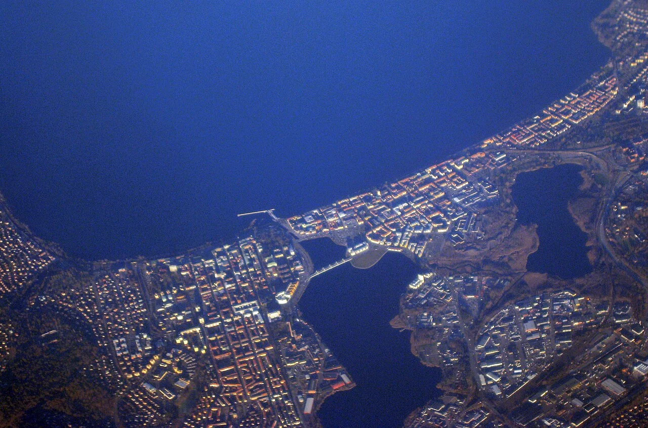 Flygbild över Jönköping och Vättern